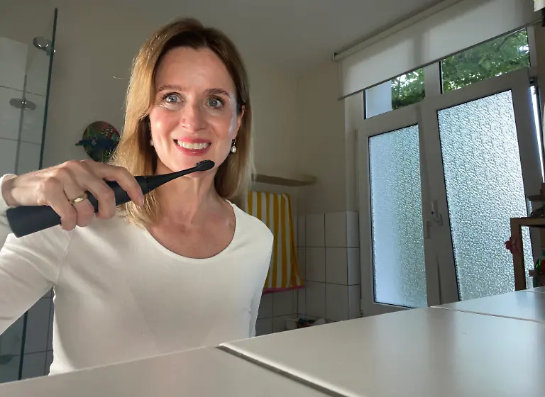 Test Schallzahnbürsten Wondersmile angenehmes Material und viele Bewegungen klein